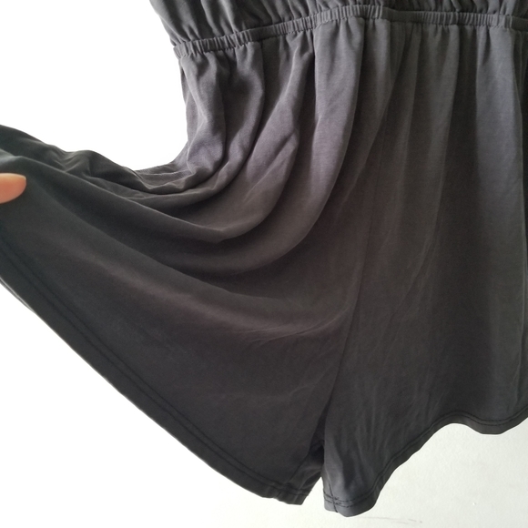 A.OK Coevolution Gray Cold Shoulder Romper Medium - Picture 2 of 6